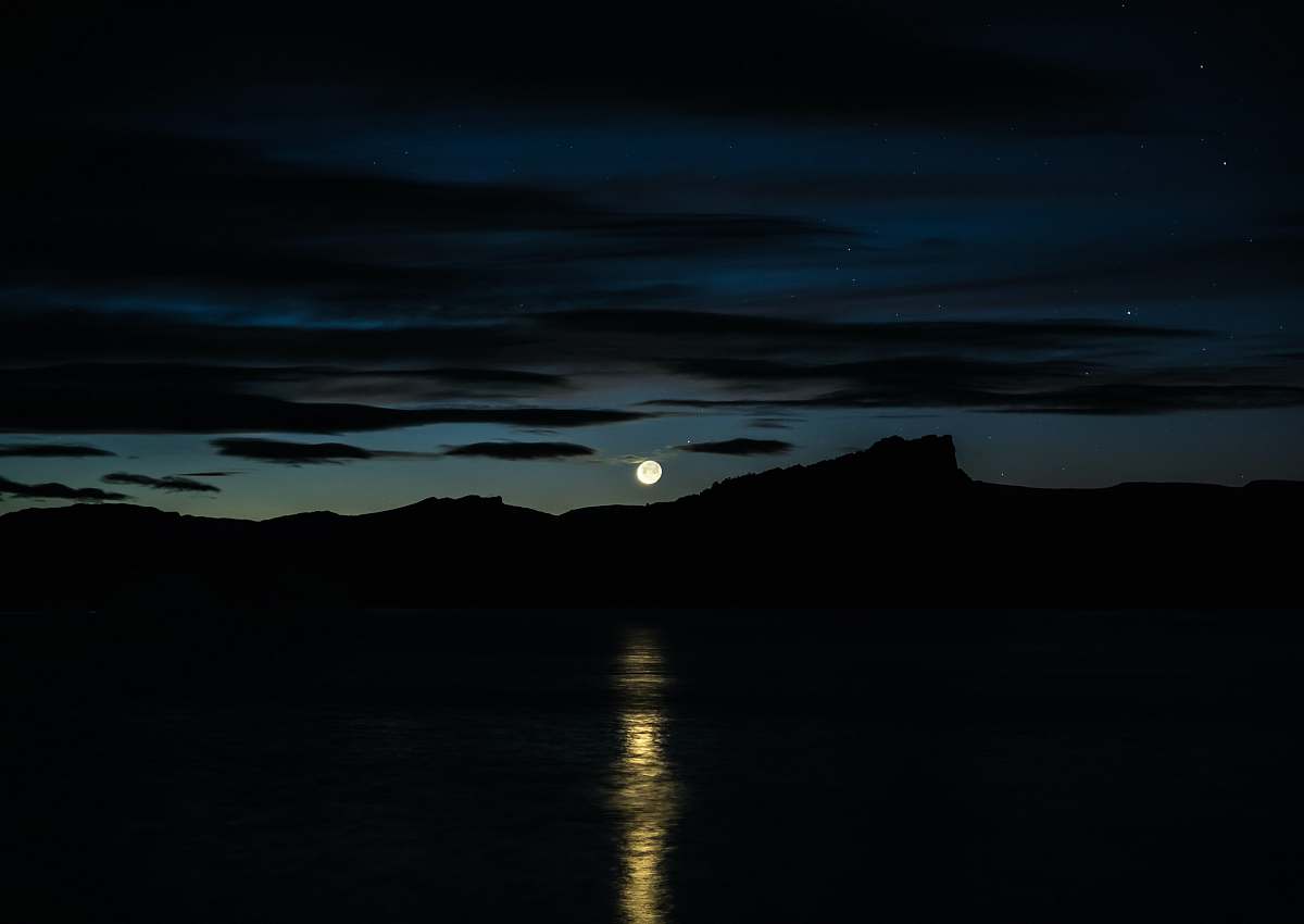 flaming gorge national recreation area body of water during full moon manila